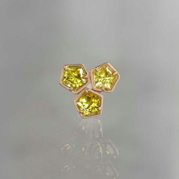 Sphene round single pierce /スフェーン. | Hariqua