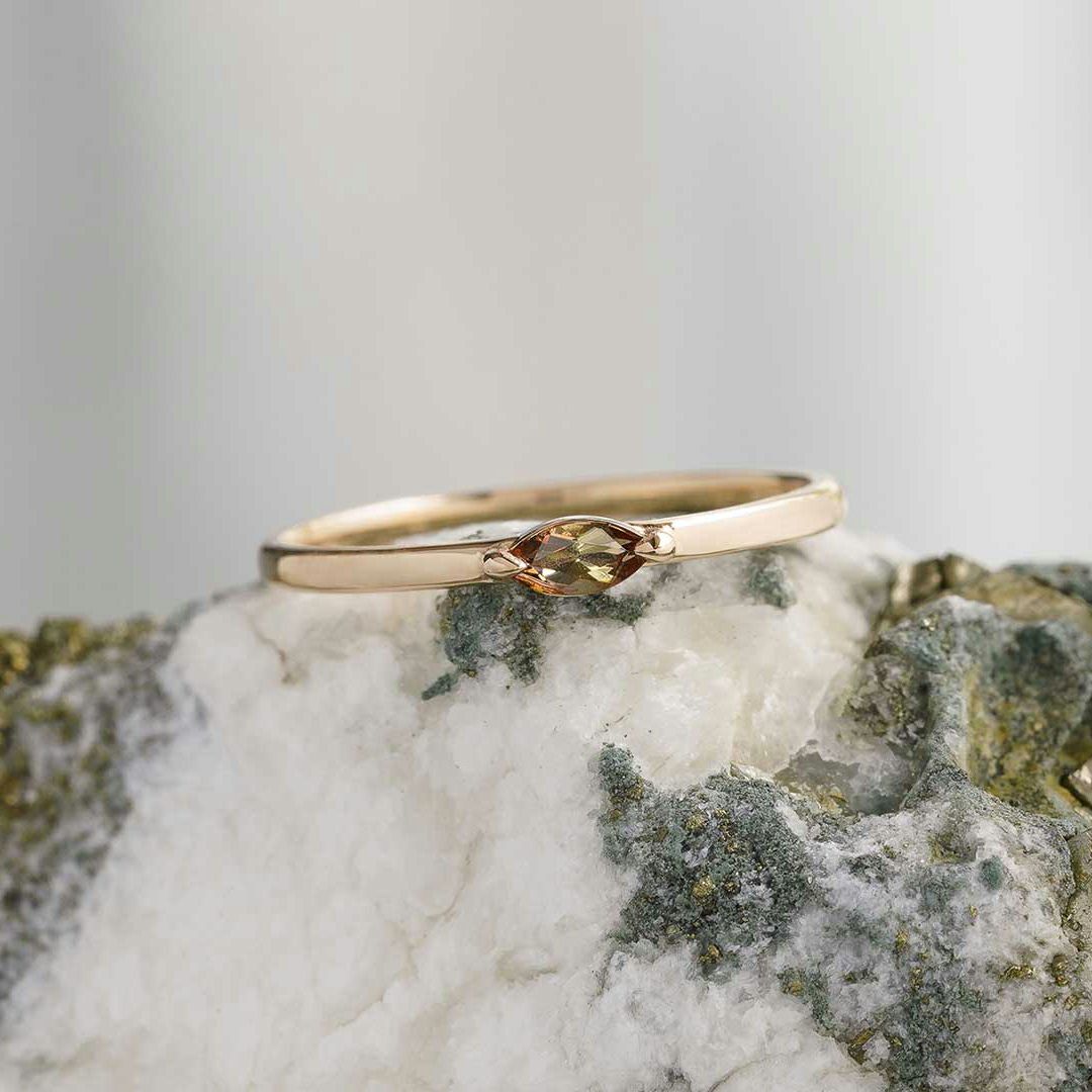 Andalusite marquise pinky ring /アンダルサイト. | Hariqua