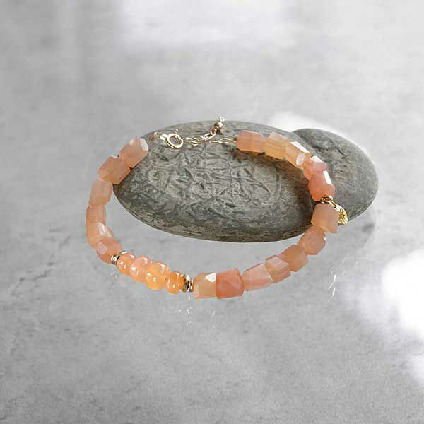 Orange moonstone bracelet /オレンジムーンストーン. | Hariqua 
