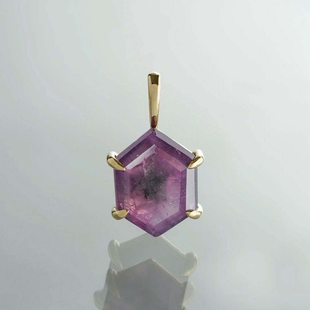 Trapiche pink × purple sapphire charm 2.78 /トラピッチェピンク ...