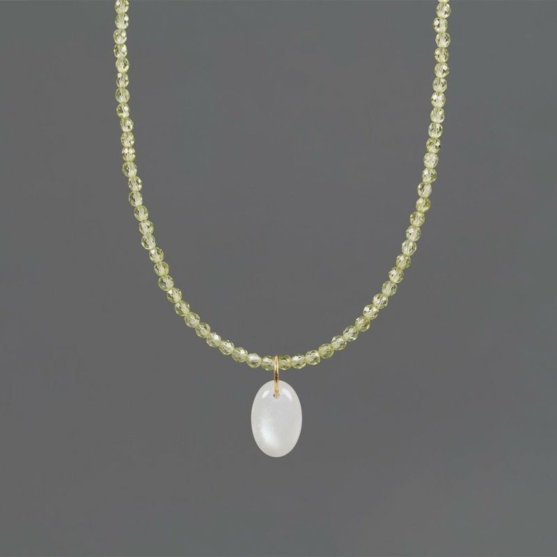 Peridot × White moonstone charm necklace /ペリドット、ホワイトムーンストーン |  Hariqua-パワーストーンジュエリー-