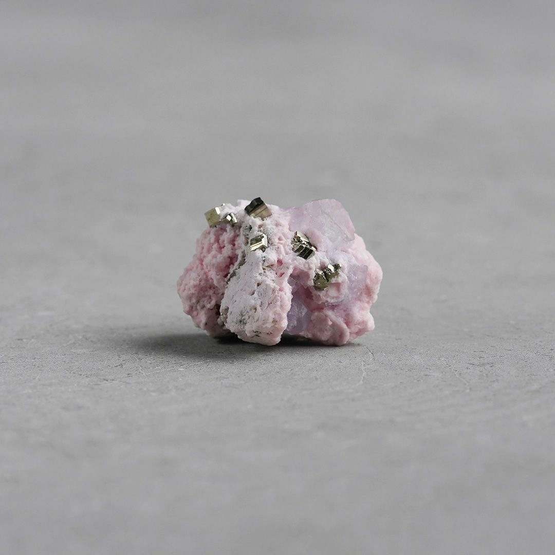 Rhodochrosite × Fluorite × Pyrite 43.7g /ロードクロサイト、フロー 
