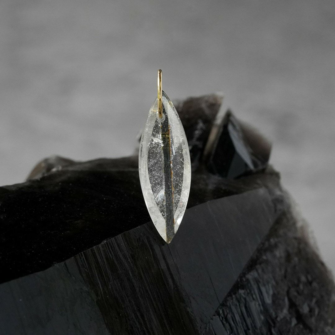 Graphite in quartz charm 6.38 /グラファイト・イン・クォーツ | Hariqua-パワーストーンジュエリー-