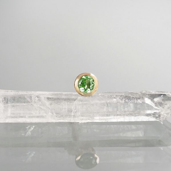 Green garnet round single pierce /グリーンガーネット