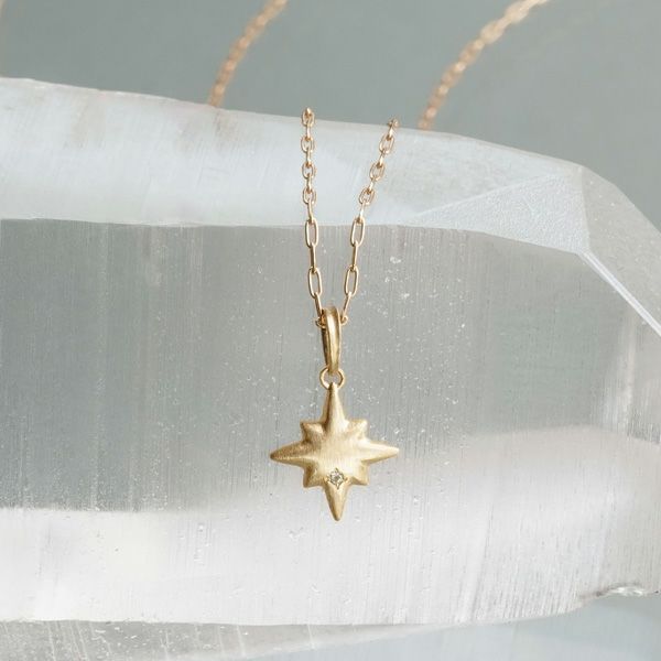 Hariqua 18k ゴールド スクエアチャーム ホワイトサファイアハリックァ Hariqua 18k ゴールド スクエアチャーム ホワイトサファイアハ