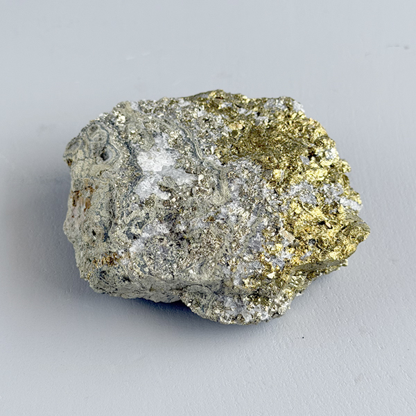 Akita Quartz & Chalcopyrite 323g /クォーツ、チャルコパイライト